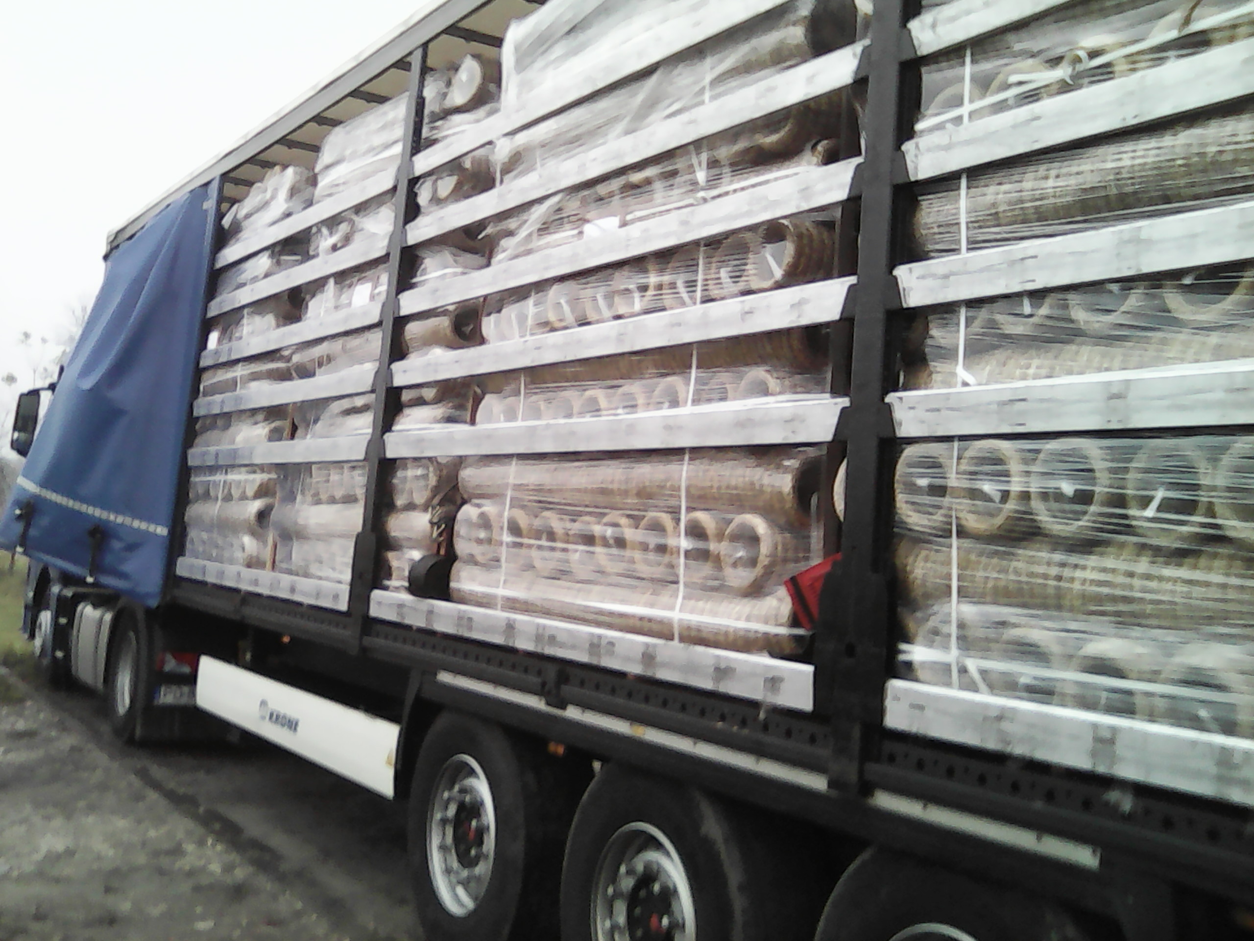 Transport Strohrömer Adventskränze Grabgestecke